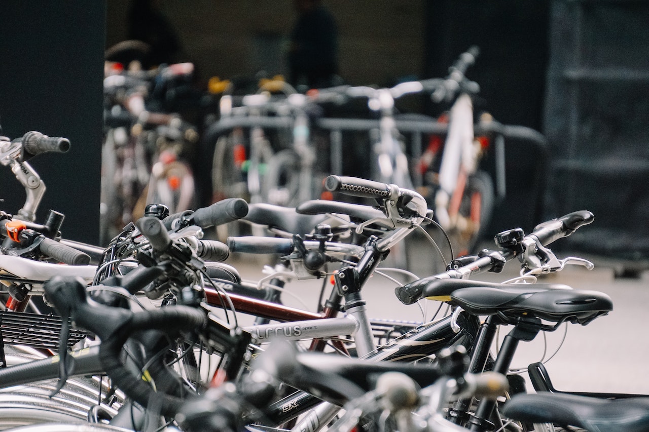 Comment choisir un abri vélo pour sécuriser votre investissement ?